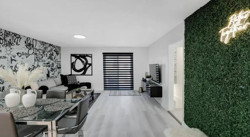 Hot Tub/Outdoor Sauna/Heated Pool/5 Min To Falls - Image 1