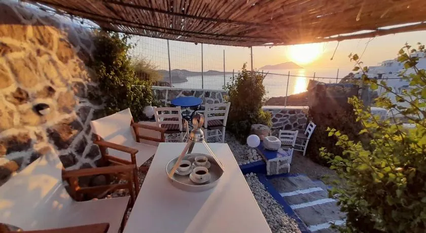 Mamos Sunset House Plaka - Image 1