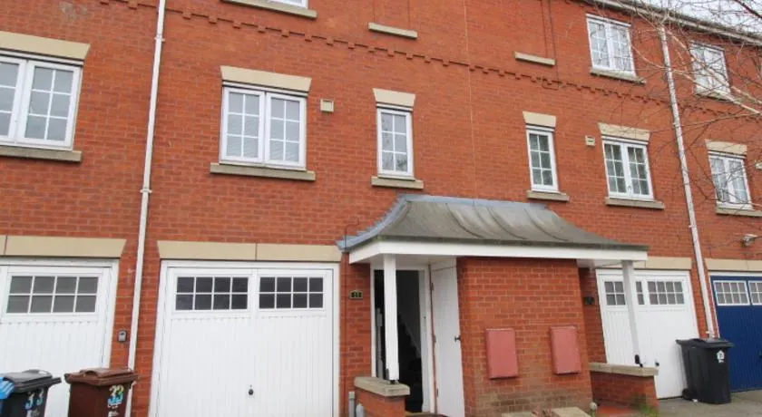 GORGEOUS 7 PERSON 3 BEDROOM 3 BATHROOM HOUSe - Image 1