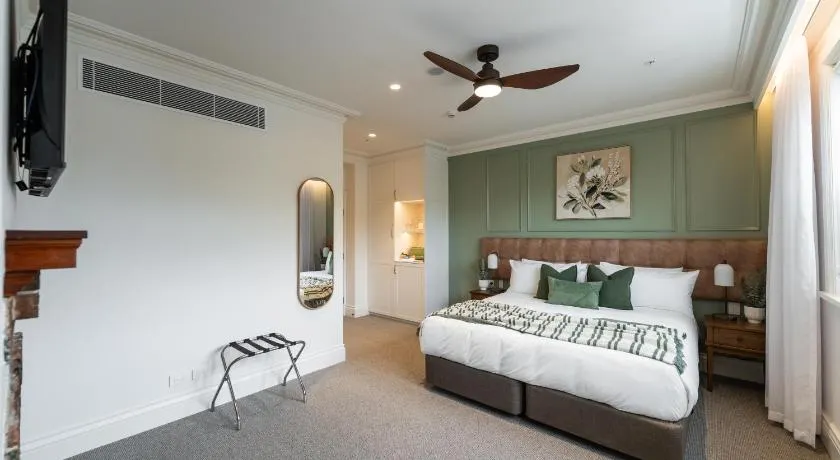 Camden Hotel Suites - Image 1