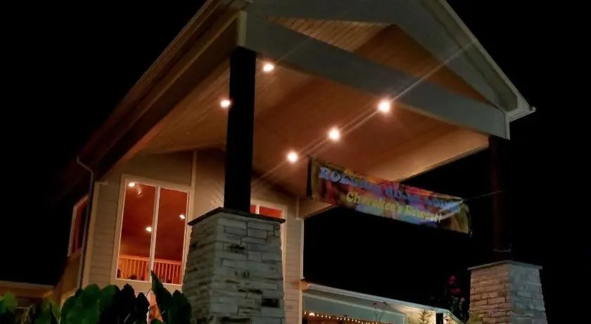Rolling Hills Lodge - Image 1