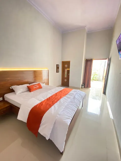 RedDoorz Plus Syariah at Umyas Hotel near Terminal Anjuk Ladang Nganjuk - Image 1