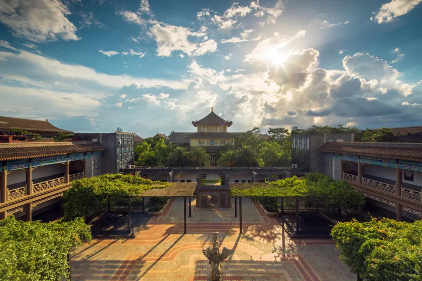 Eadry Royal Garden Hotel Haikou - Image 1