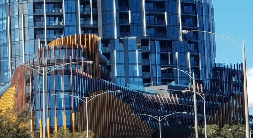 Ivanhoe Apartments - Image 1