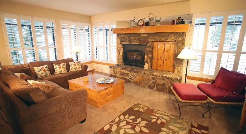 Silver Bear #20 Deluxe, Upscale 2 Bed, 2 Bath Condo, Short Walk to Canyon Lodge, Pet Friendly - Image 1