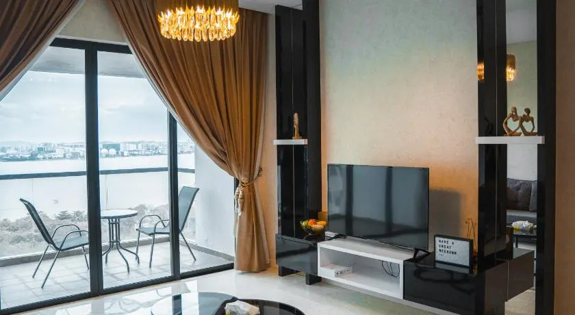 Marina View 3BR Permas w Bathtub & Seaview Balcony Permas by Our Stay - Image 1