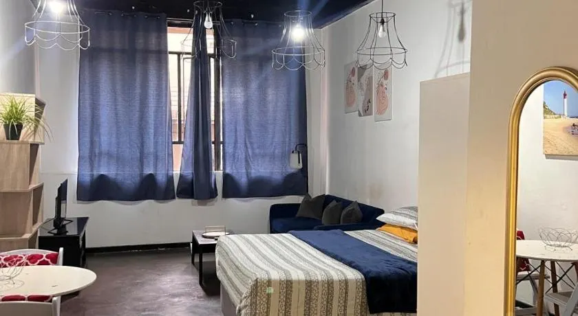 Stylish Apartment in Johannesburg - Image 1