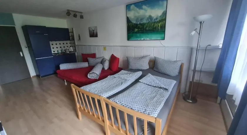 Appartement avec piscine chauffée | Vue jardin - Image 1