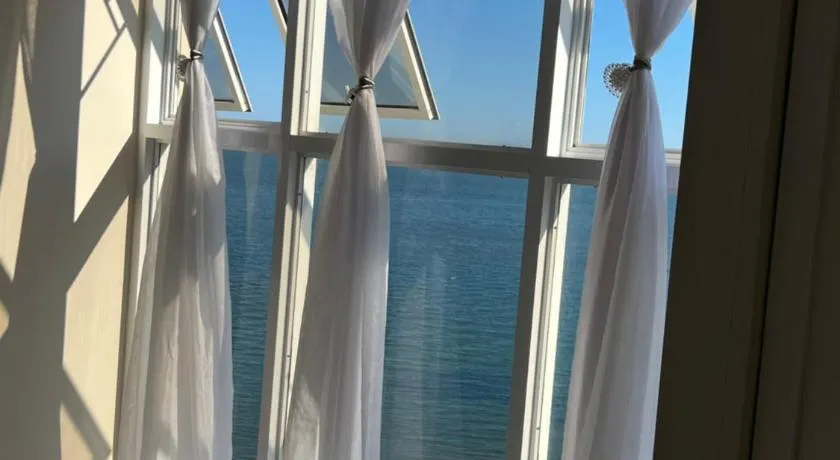 Large Luxurious Beach Front at Bayfront Villa - Image 1
