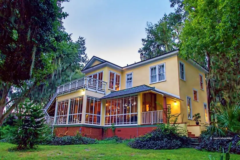 Oakland Manor House - Image 1