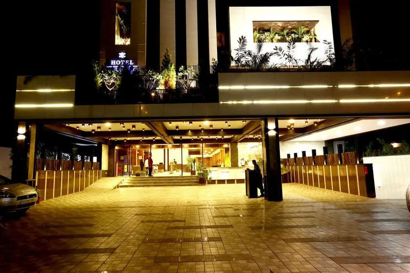 Hotel Ivy - Image 1