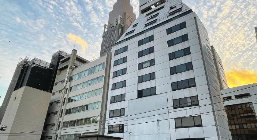 OMOYI-HOUSE Spacious 4BR Sleeps 8 in Shinjuku-Yoyogi Private 4 Floors with Big Balcony Near Gyoen Takashimaya Isetan - Image 1