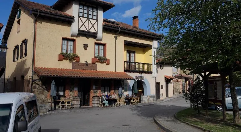 La Casona De Entralgo - Image 1