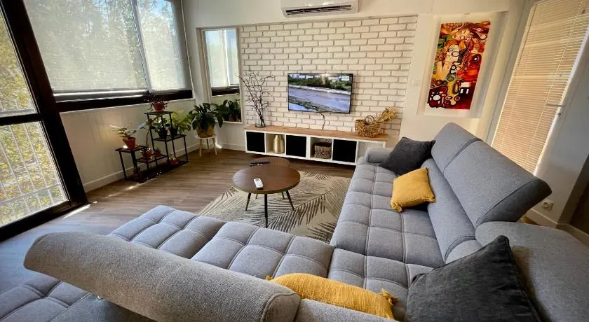 Très bel appartement central, au calme avec balnéo - Image 1