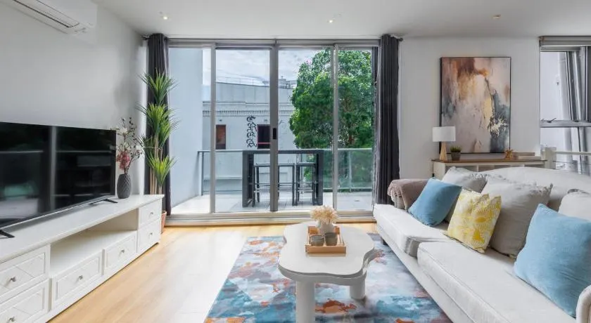Loft Life Footscray Near Cafes & CBD - Image 1