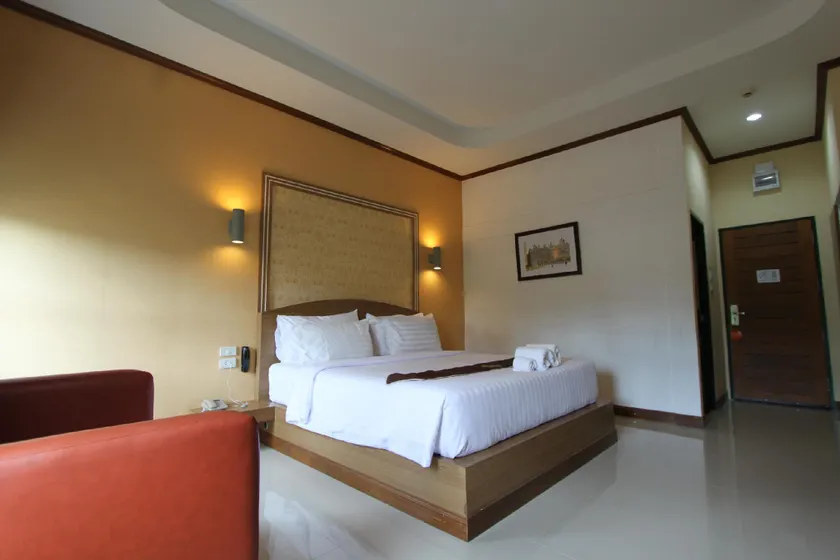 Thada Chateau Hotel - Image 1
