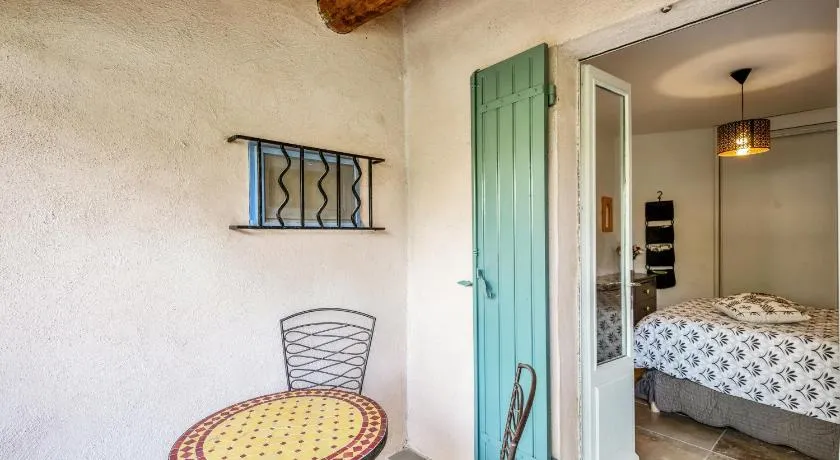 Maison avec terrasse au cœur de la Provence - Image 1