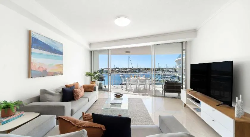 Waterfront Elegance with Pool & Jetty Access - Image 1