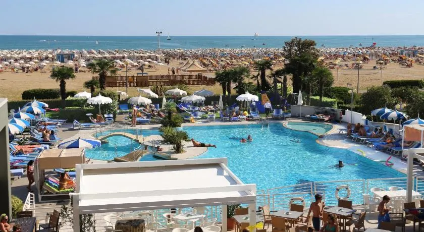 Majestic Beach Hotel & Wellness - Image 1