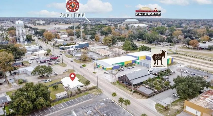 HOT Spot Near Cajun Dome and Moncus Park Sleeps 8 - Image 1