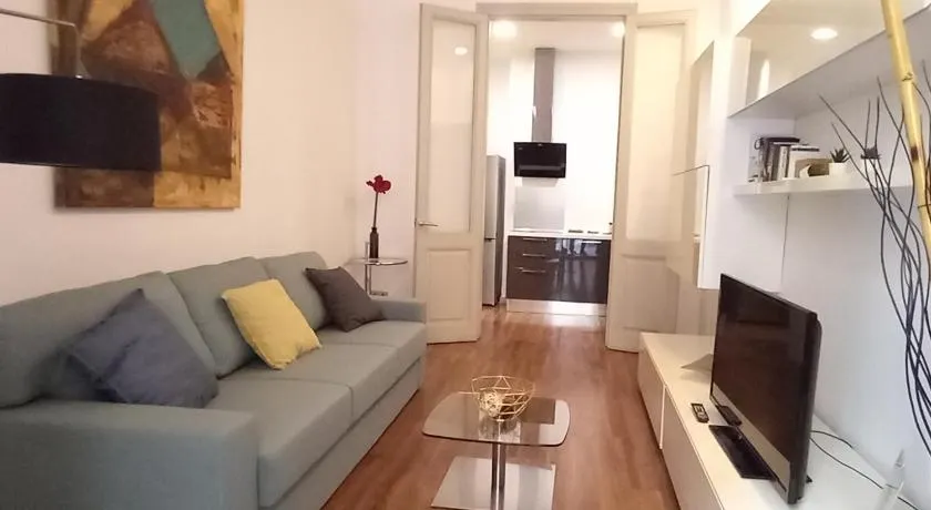 Great location with private terrace - Image 1