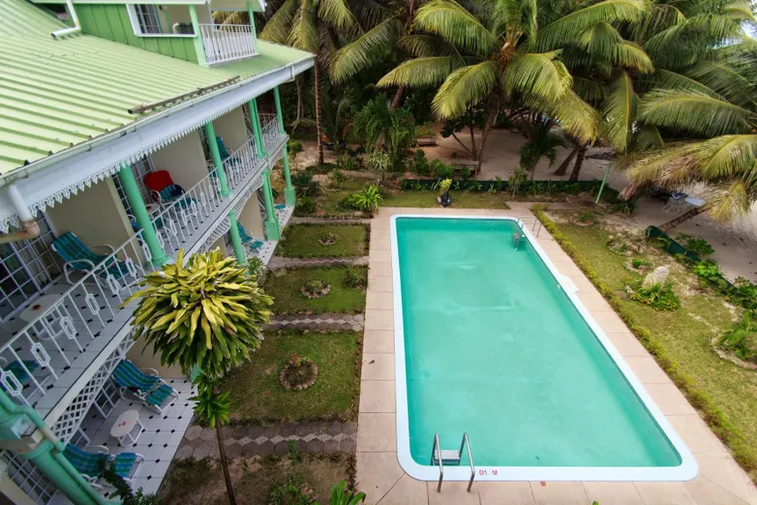 Palm Beach Hotel - Image 1