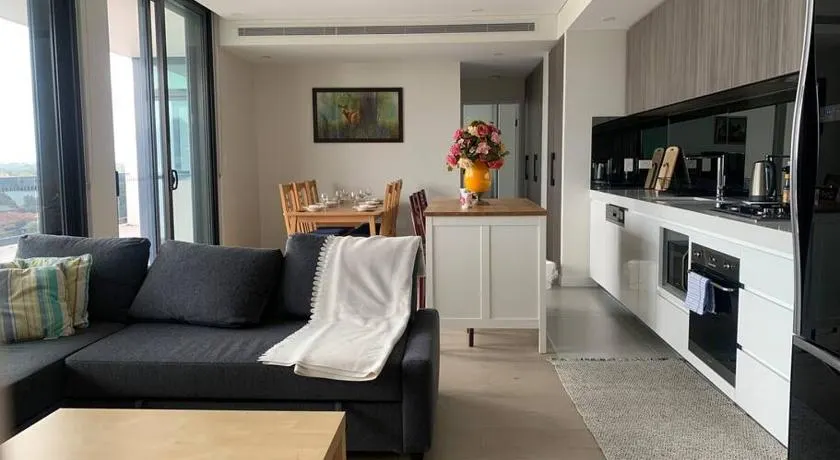 2 bedroom In the Middle of Sydney with Beautiful River View - Image 1