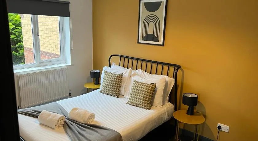 3 bedroom house with parking - Image 1