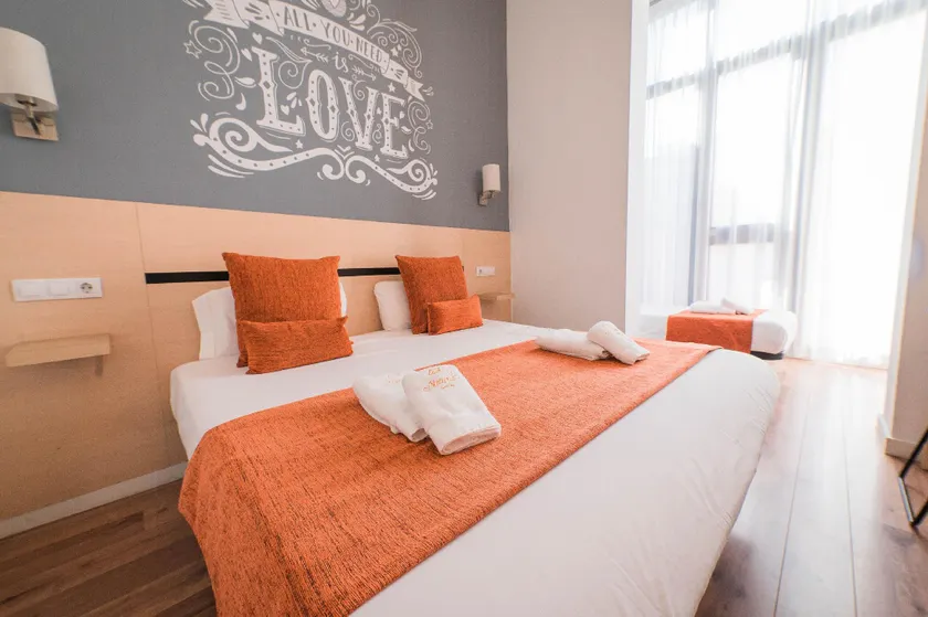 Hostal Live Natura Barcelona - Image 1