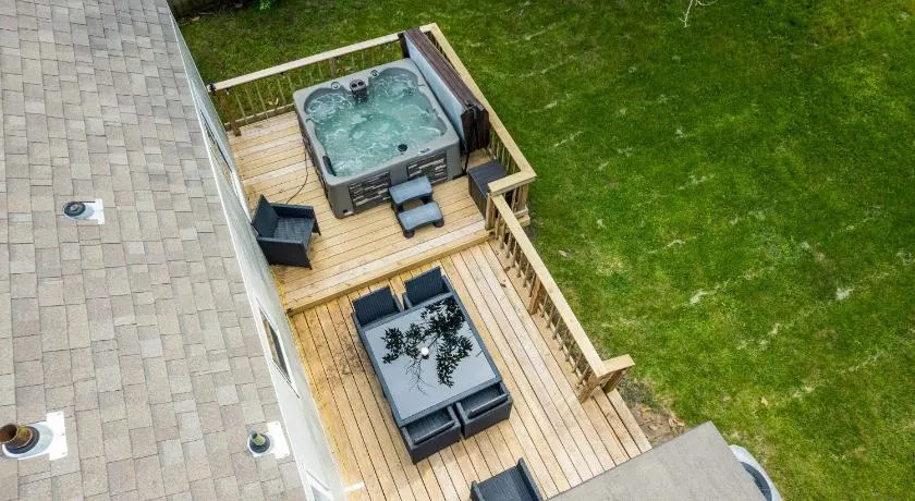 Next to Expo, 5 beds, Hot-tub, corn hole, pets! - Image 1