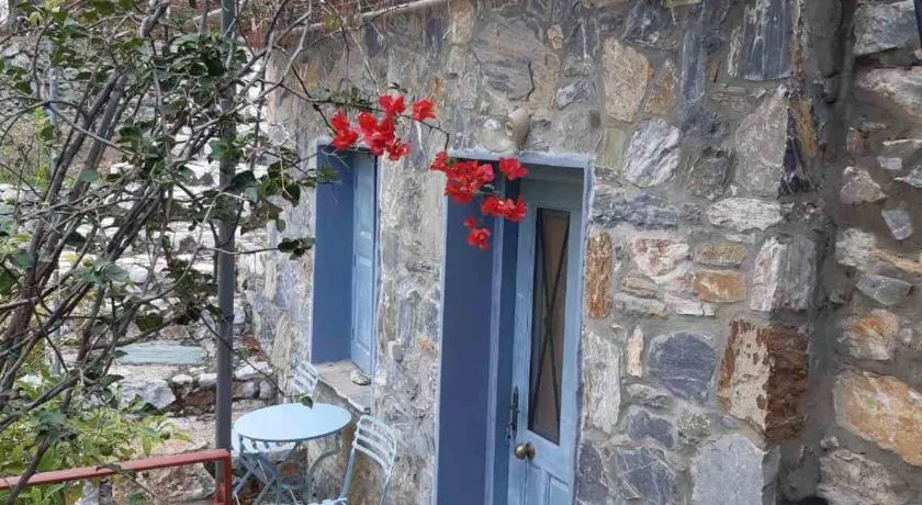 Δωμάτια Κόκκινος Πύργος - Image 1