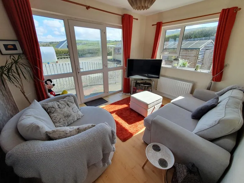 Quiet 2-Bedroom Buncrana Home (The Chalet) - Image 1