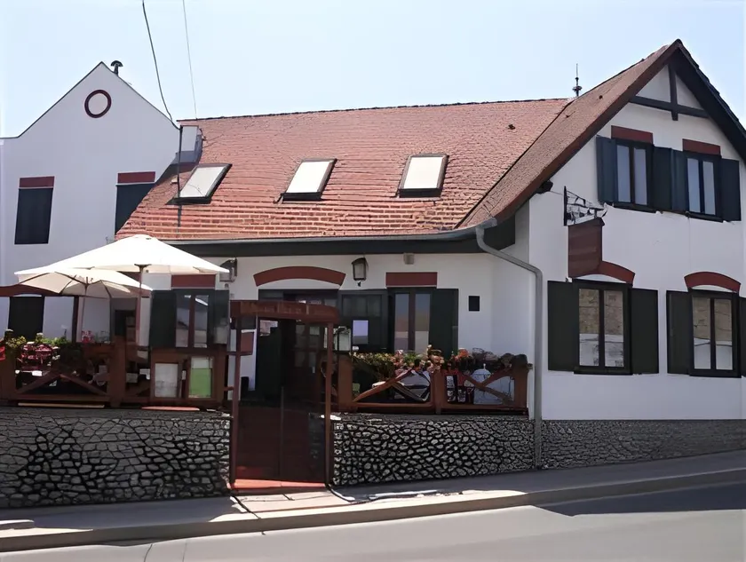 Vitényi Pince Vendégház - Image 1