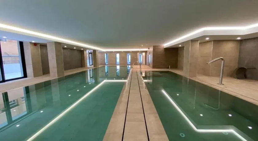 CP Top floor luxury studio - Image 1
