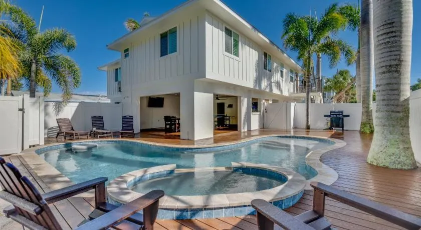Paradise Palms all you need for your beach getaway with private pool & spa - Image 1