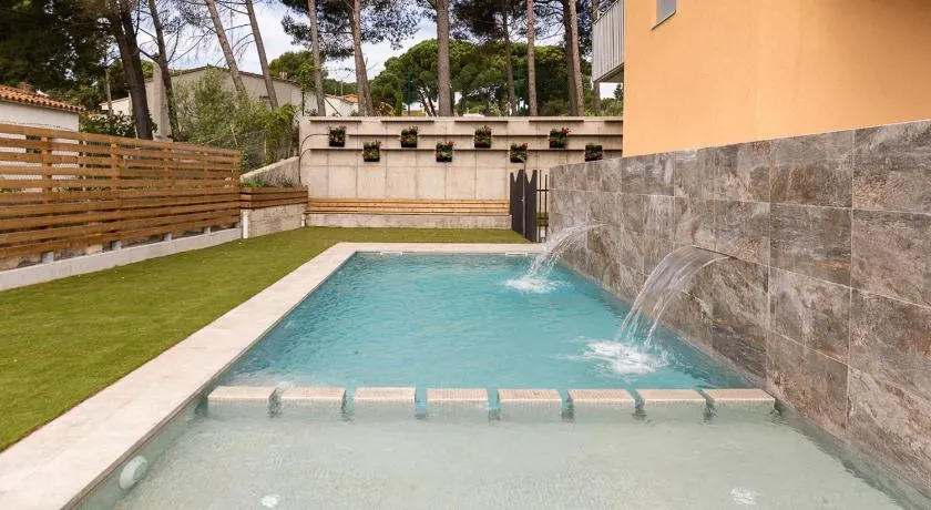 Albana Apartaments Turístics - Image 1