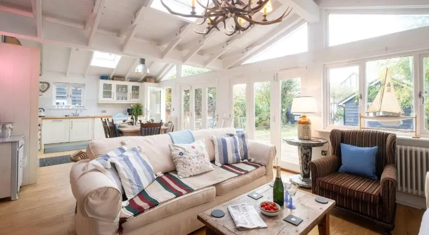 3 Uplands, Thorpeness - Sleeps 3, Close to Beach, Boating Lake, Thorpeness Golf Club and Country Club - Aldeburgh Coastal Cottages - Image 1