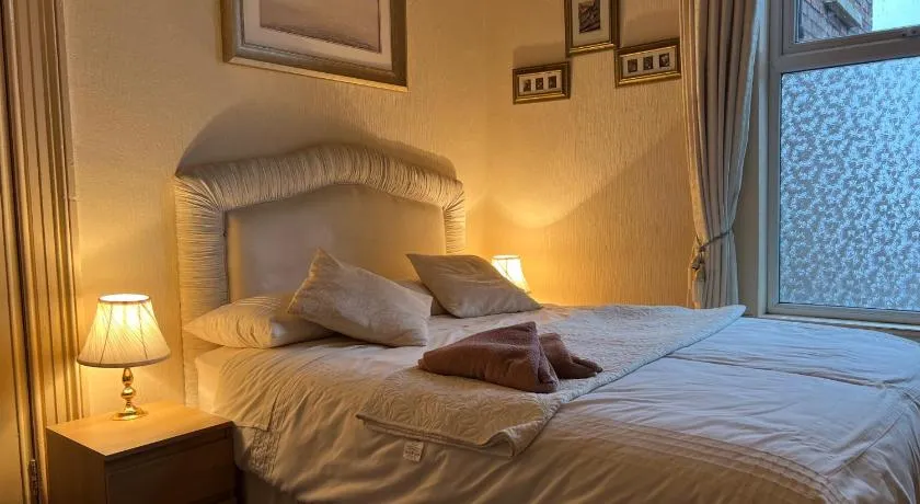 Cosy Town House - Image 1