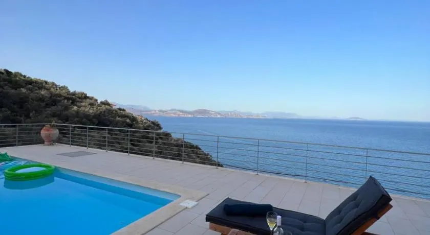 VL Luxury Villa - Image 1