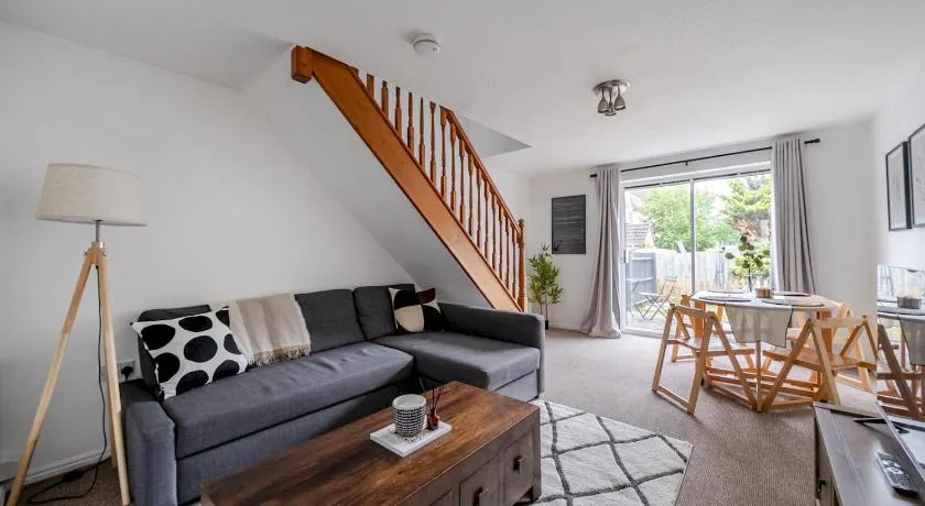 Pass the Keys Lovely 3 Bed Garden Home - Oxford - Image 1