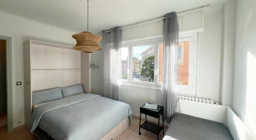 Central Menton Beach Retreat - Image 1