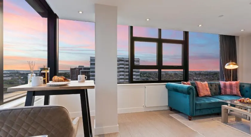Heathrow Apartment Sleeps 4 - Image 1