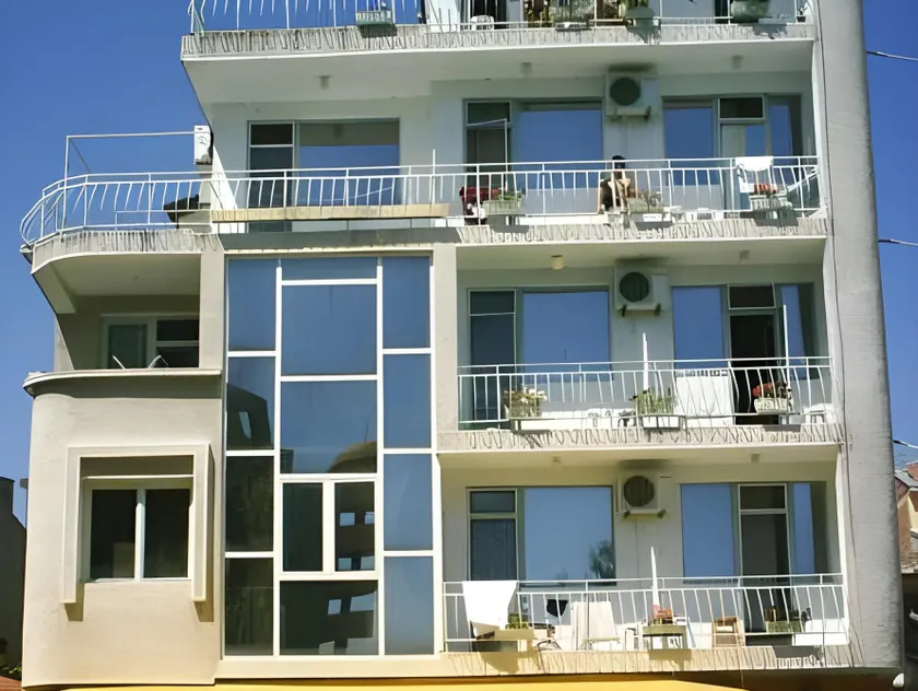 Family Hotel White House - Image 1