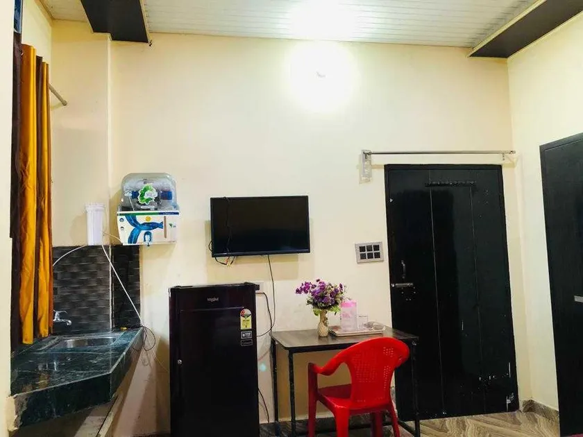 HOTEL TIP TOP - LPU Law Gate - Family, Students, Couples - Image 1