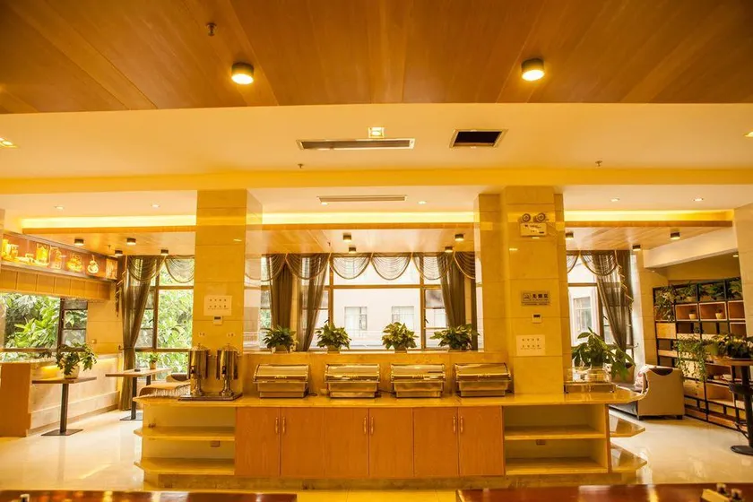 Quanlin Hotel - Image 1