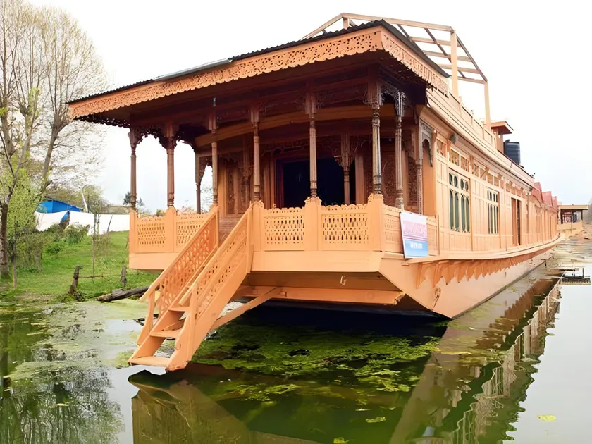 Canada Houseboats - Image 1