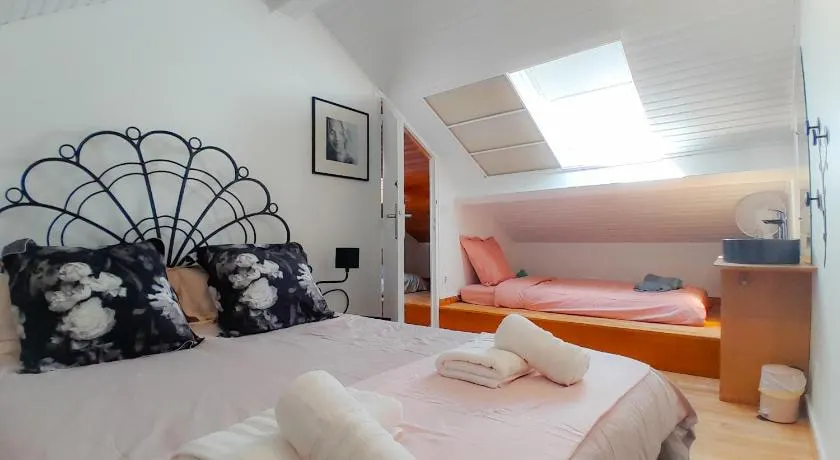 Duplex de Charme avec Bureau - Face Gare RER A - Image 1