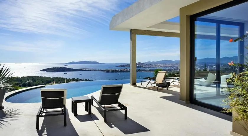 Serene 4 Bedroom Villa in Ibiza City, 1032 - Image 1