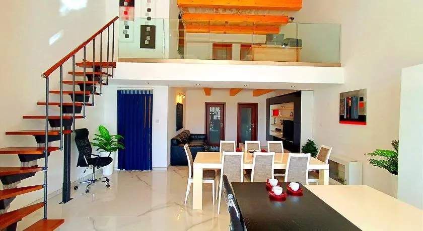 Beautiful large Sea Front Duplex Loft - Image 1