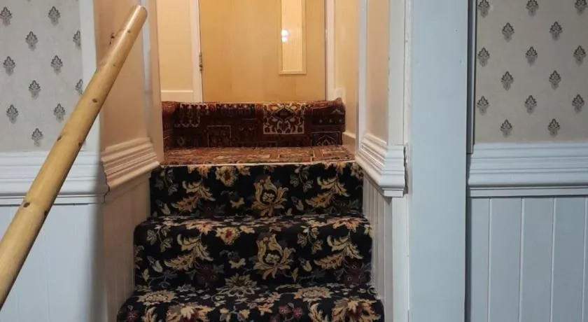 Kings Arms Guest House Ebbw Vale - Image 1